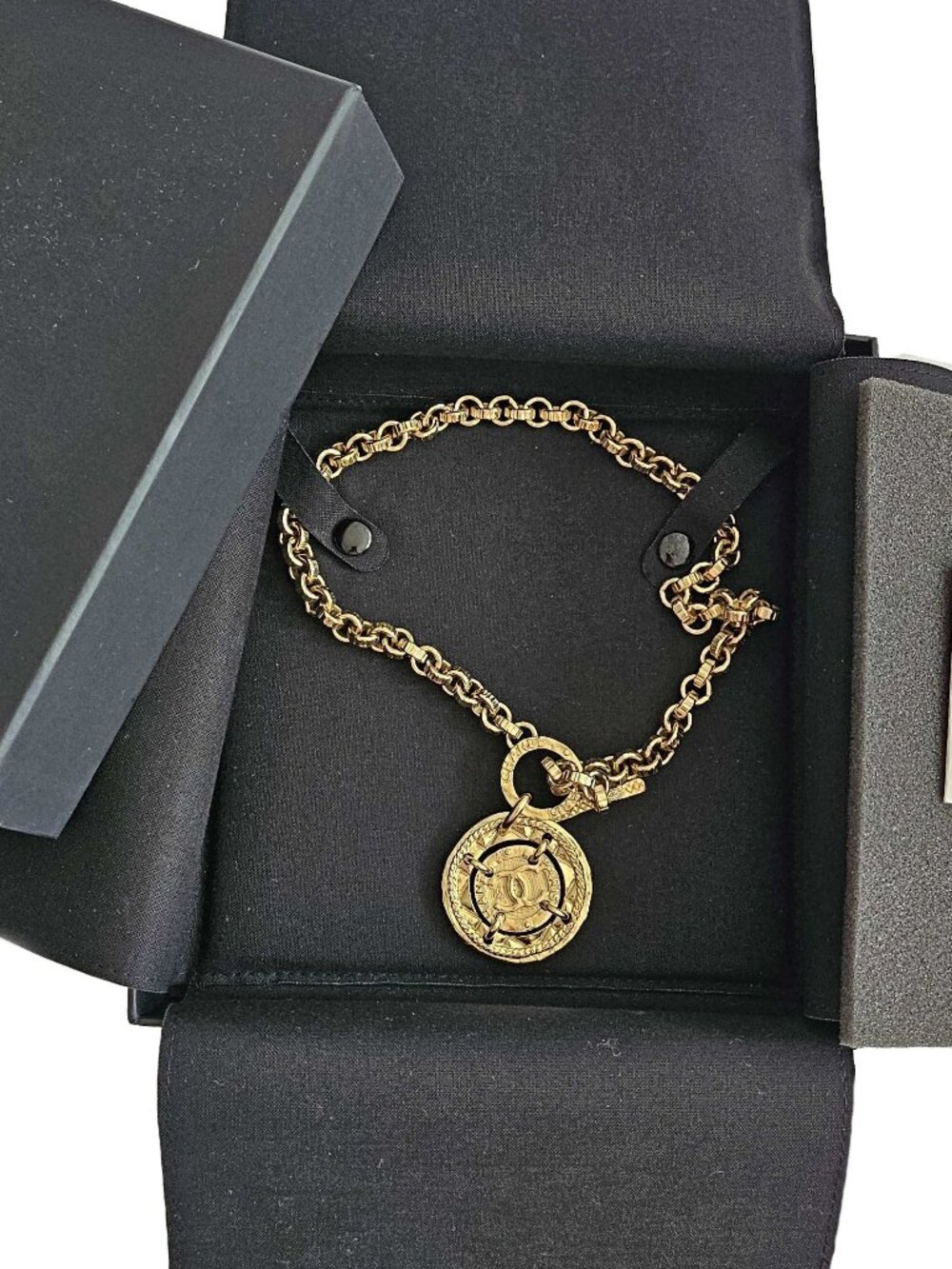 CHANEL GOLD TONE 16B MEDALLION NECKLACE